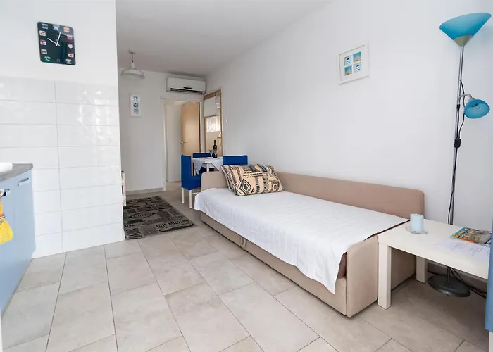 5351b Punat