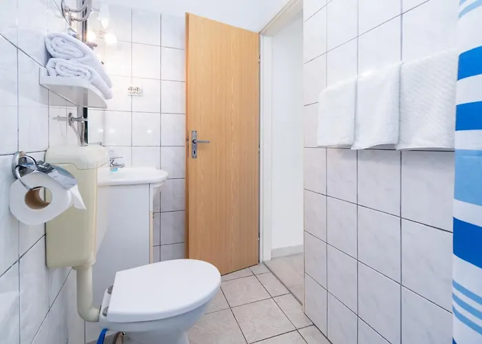 5351b Apartment *