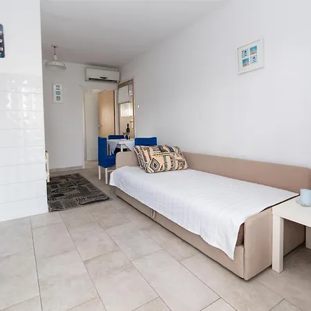 5351b Punat